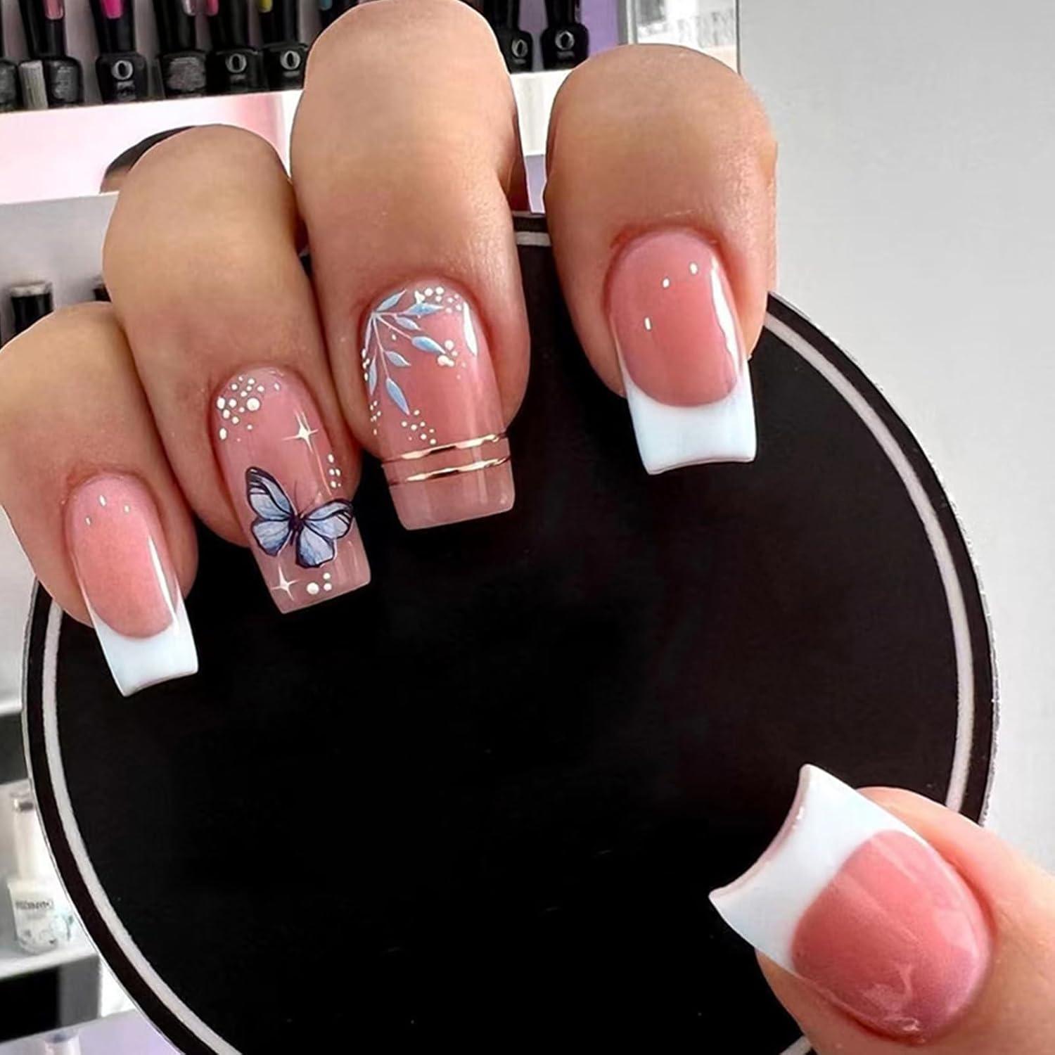Weisse Nagel Mit Schmetterling