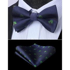 Herren Fliege und Einstecktuch-Set bereits Verstellbar Fliegen & Einstecktuch Set für Hochzeit Anzug Blau mit Bäumen Muster leicht zu tragen