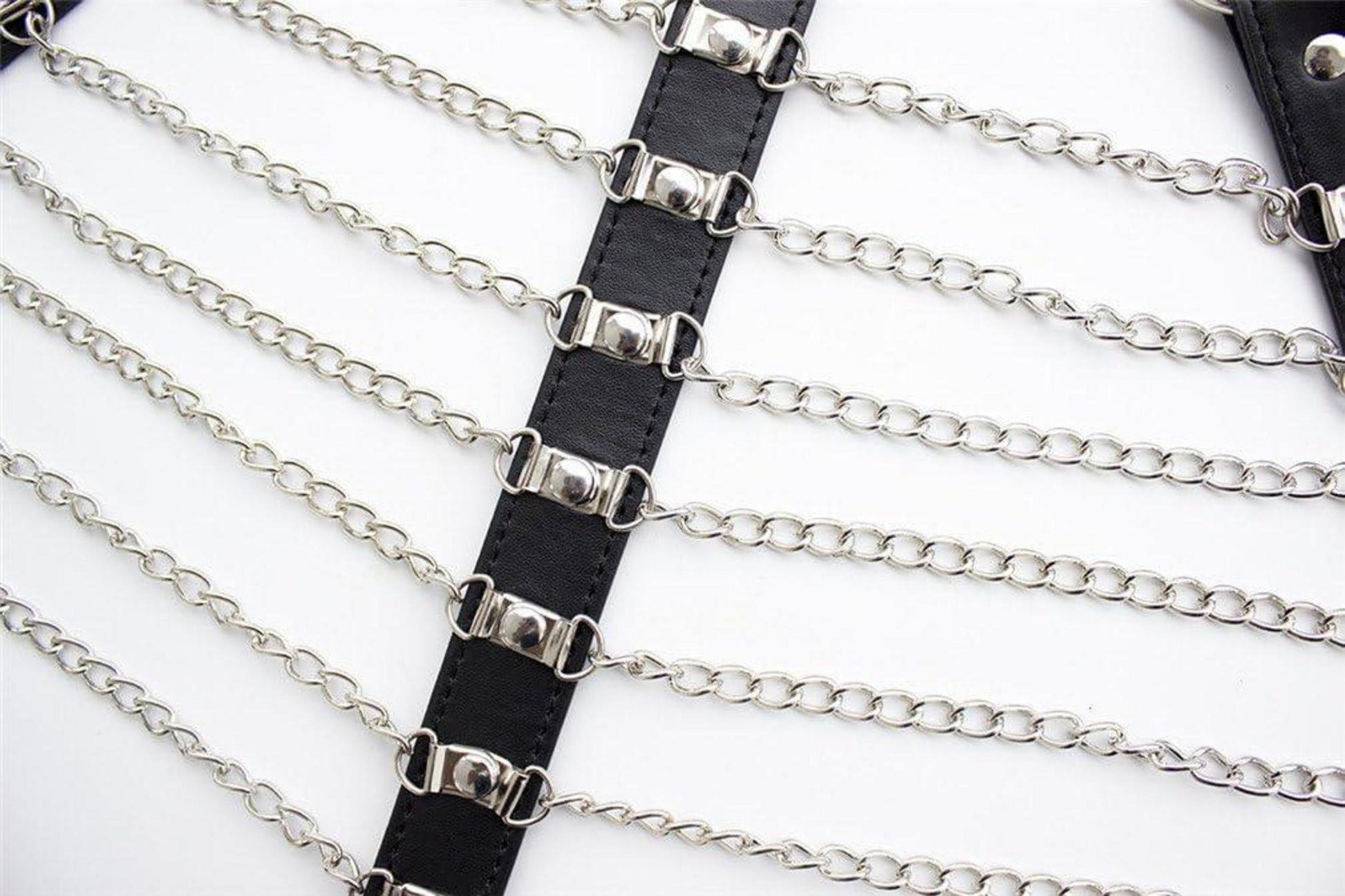 Sexy Harness Körperharness mit Ketten für SM Fetisch Bondage