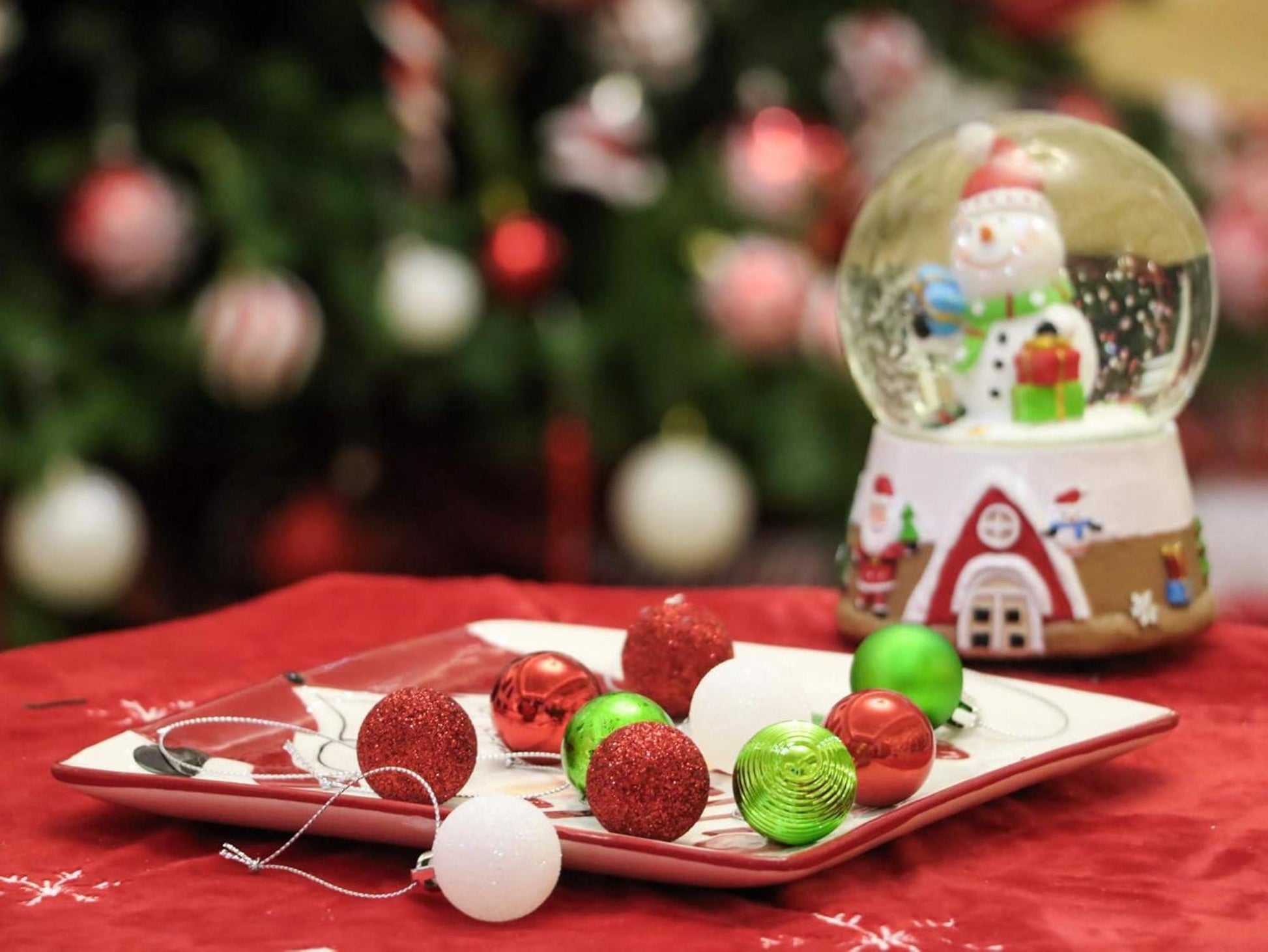 49er Set Weihnachtskugeln Rot Grün Weiß Christbaumschmuck mit Aufhänger