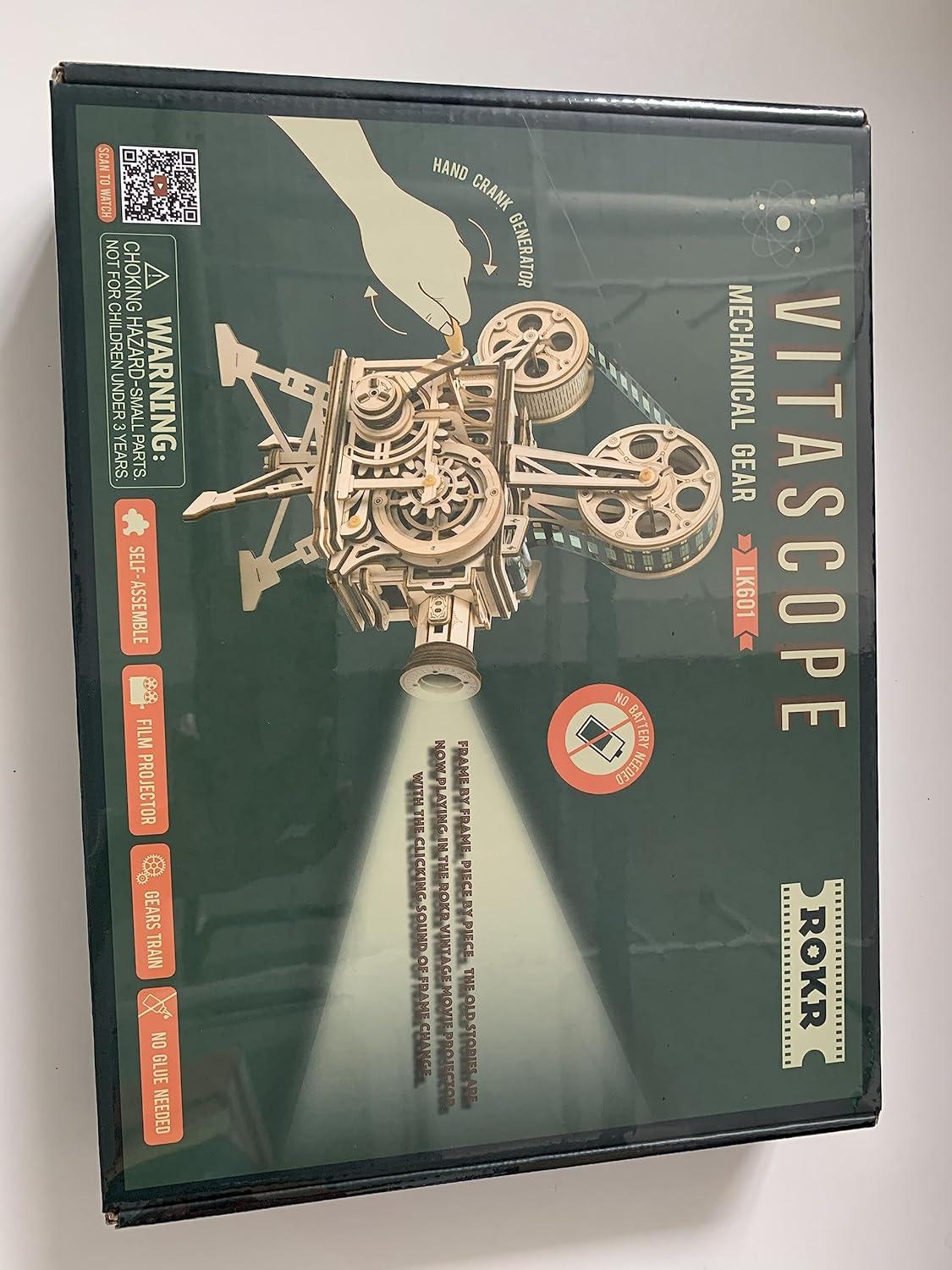 Holzpuzzle Vitascope Modellbausatz mit Hand-Generator und Filmprojektor