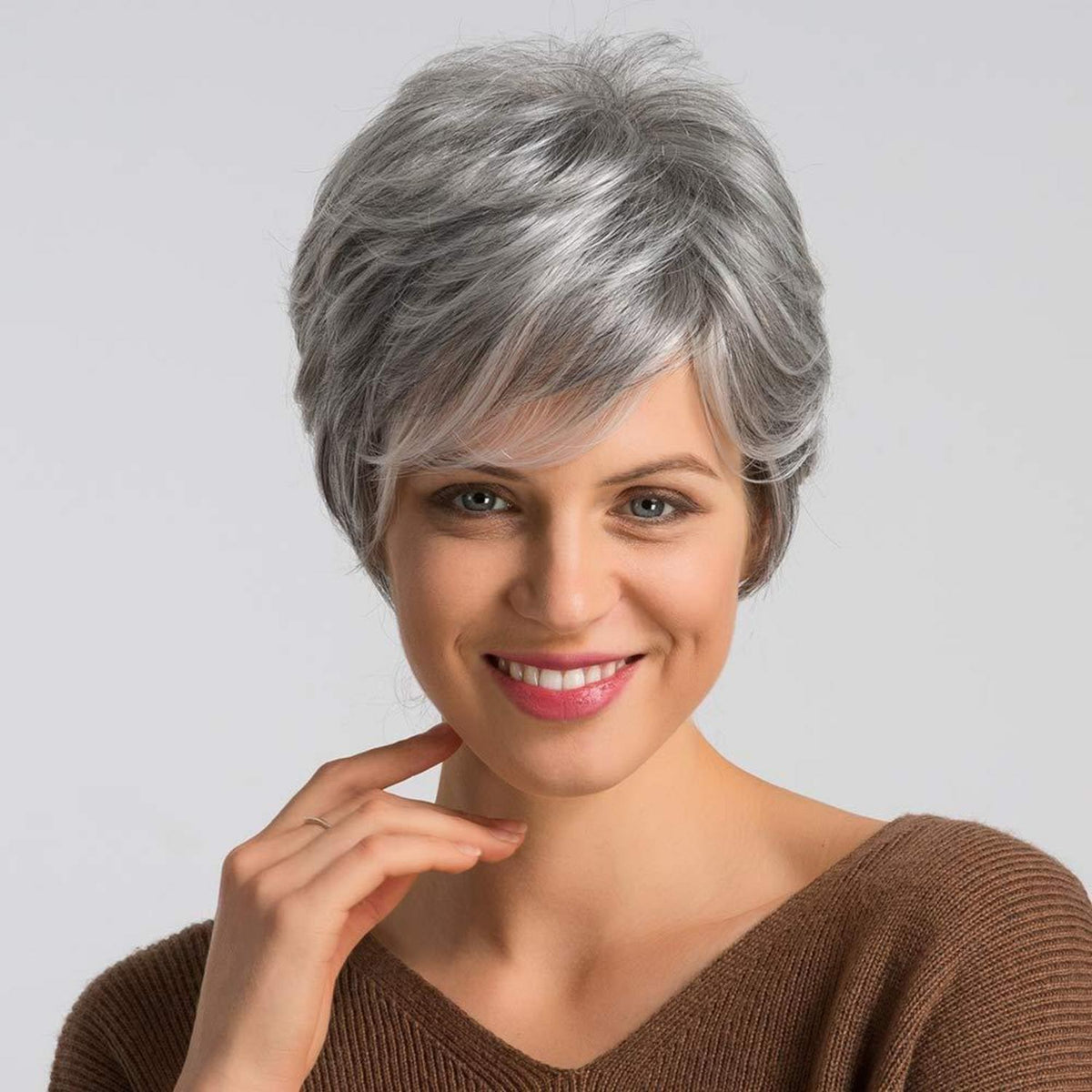 Menschenhaar Pixie Cut Perücke grau mit Pony
