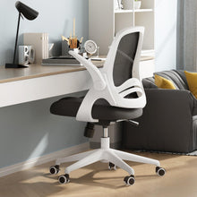 Ergonomischer Bürostuhl mit hochklappbaren