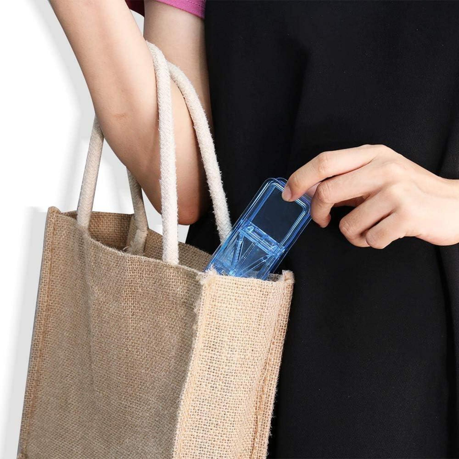 Tablettenteiler für große und kleine Tabletten mit Reinigungsbürste