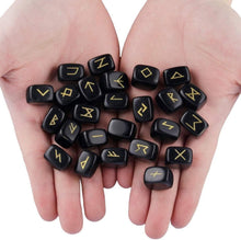 Obsidian Runensteine Set gravierter golden Elder Futhark