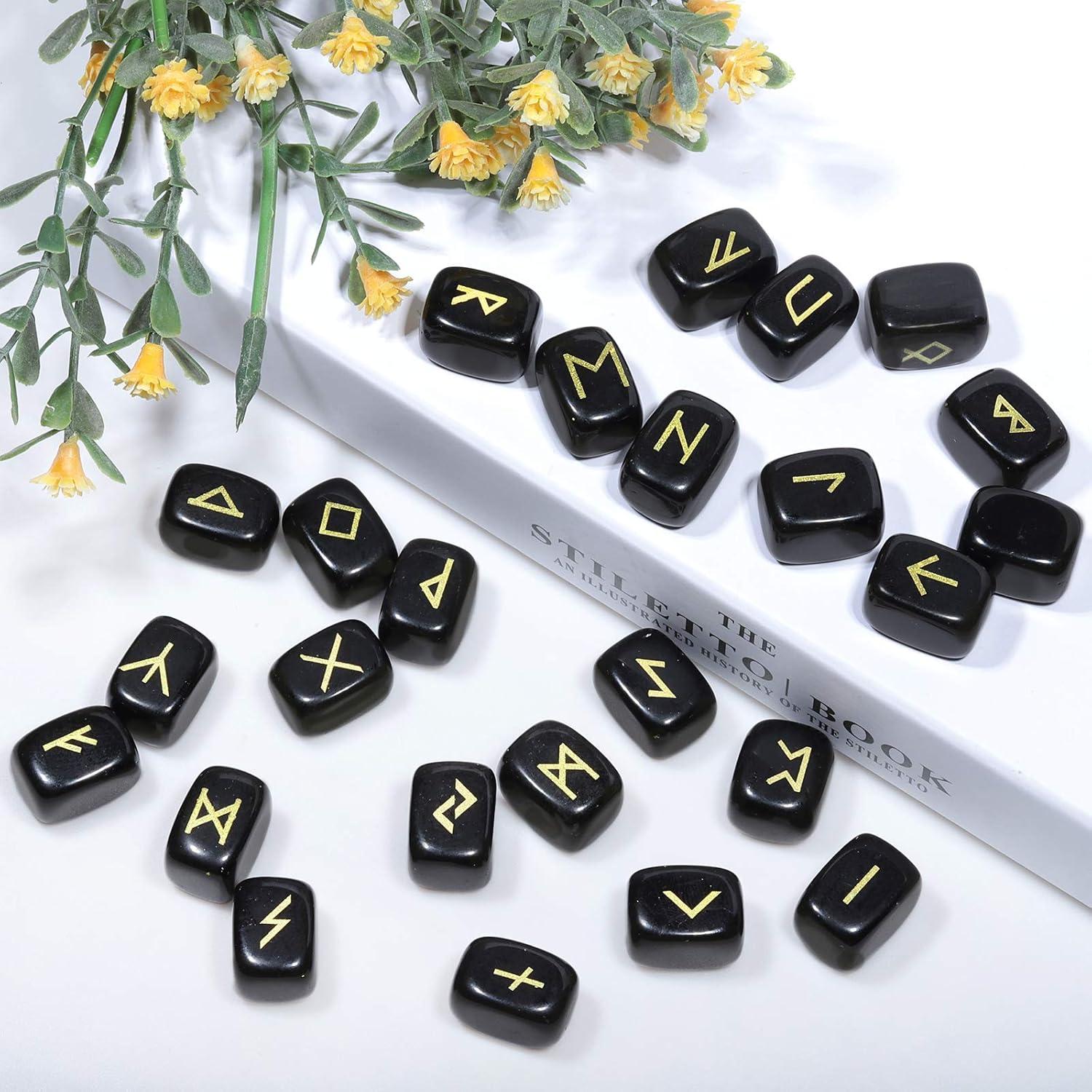 Obsidian Runensteine Set mit Gravur Elder Futhark Symbol Meditation
