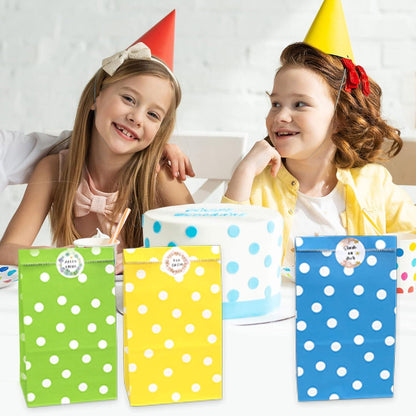 Bunte Geschenktüten mit Aufklebern für Hochzeit und
