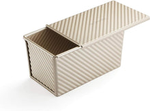 Monfish Brotbackform mit Deckel und gewelltem Design