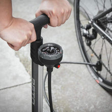 Beto Fahrradpumpe mit Manometer für alle Ventile bis 11 bar