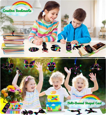 Kratzbilder für Kinder Bastelset Regenbogen Kratzpapier mit Magic Karten Holzstiften Schablonen Bürste für Jungen Mädchen