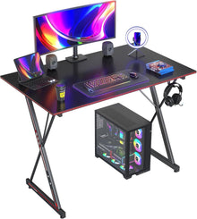 Gaming Schreibtisch mit Kohlefaseroberfläche und Kopfhörerhaken
