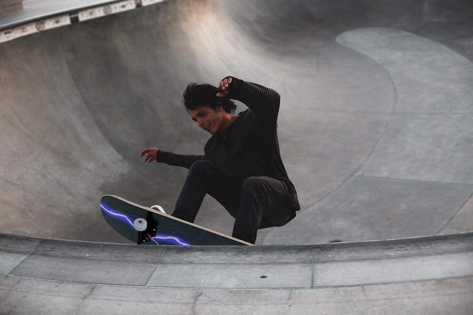 Skateboard Blitz 31x8 Zoll 8-lagiges Ahornbrett symmetrisch geneigt