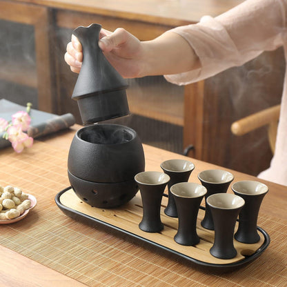 Japanisches Sake-Geschenkset mit Karaffe, 6 Bechern & Bambus-Tablett