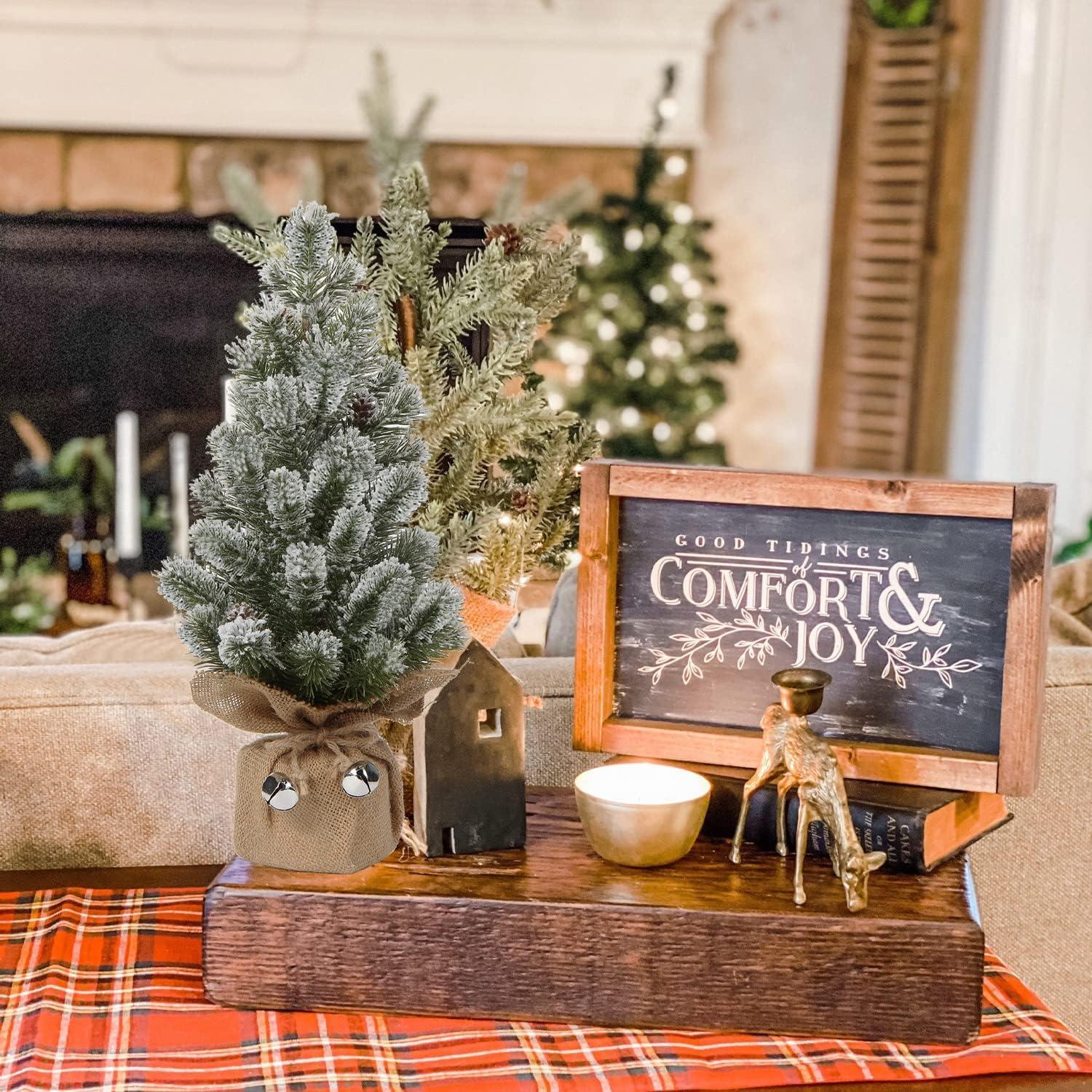 Oairse Mini Tabletop Weihnachtsbaum in Sackleinen Basis 40,6 cm Kiefernzweige mit Schnee