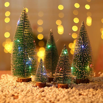 10 Stück Mini Grün Tannenbaum mit Schnee-Effekt und Holzbasis