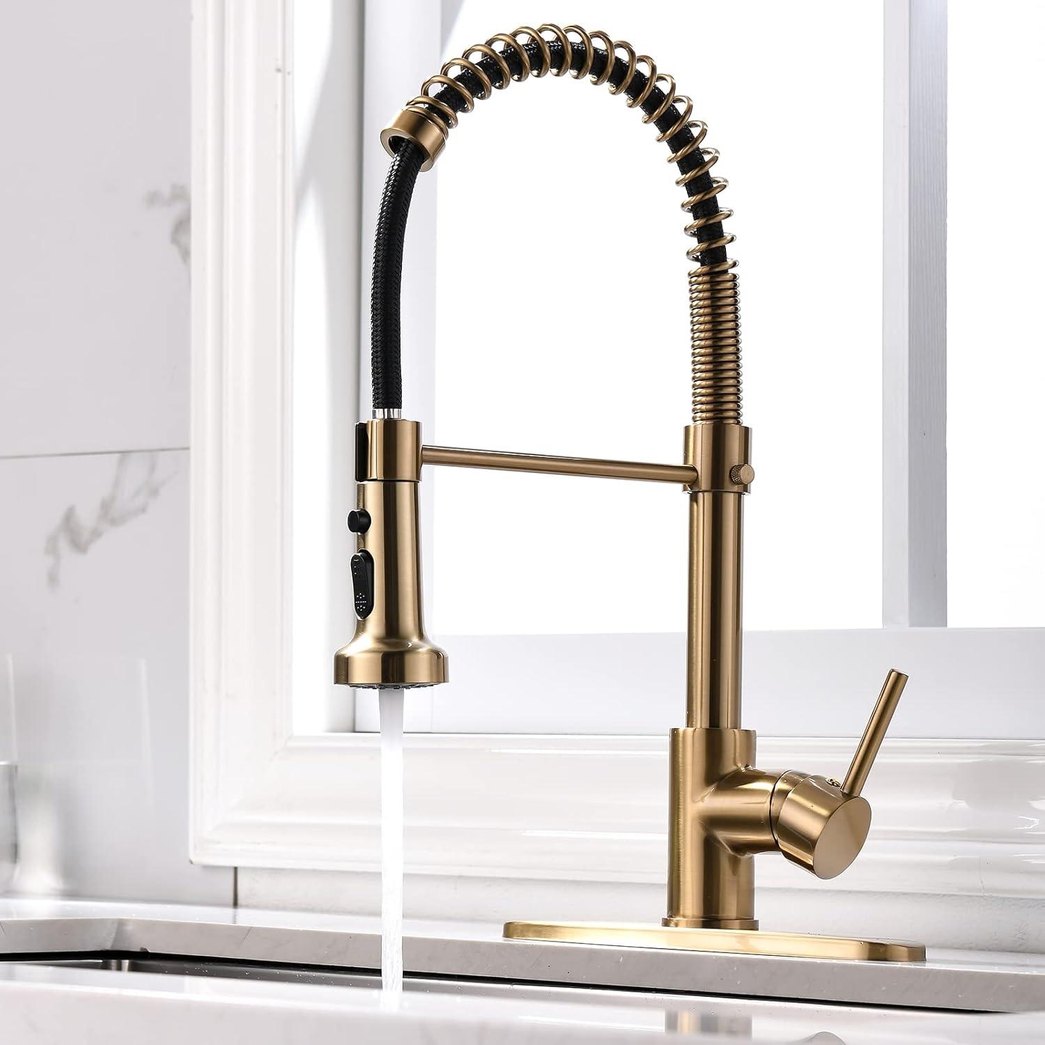 Goldene Küchenarmatur mit 360° Drehung & Spray-Funktion