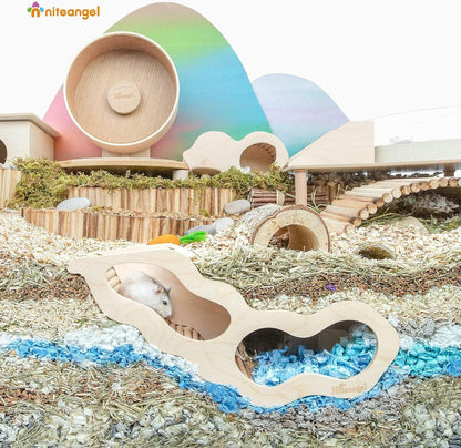 Kleintierhaus mit Kletterleiter und Tunnelöffnung