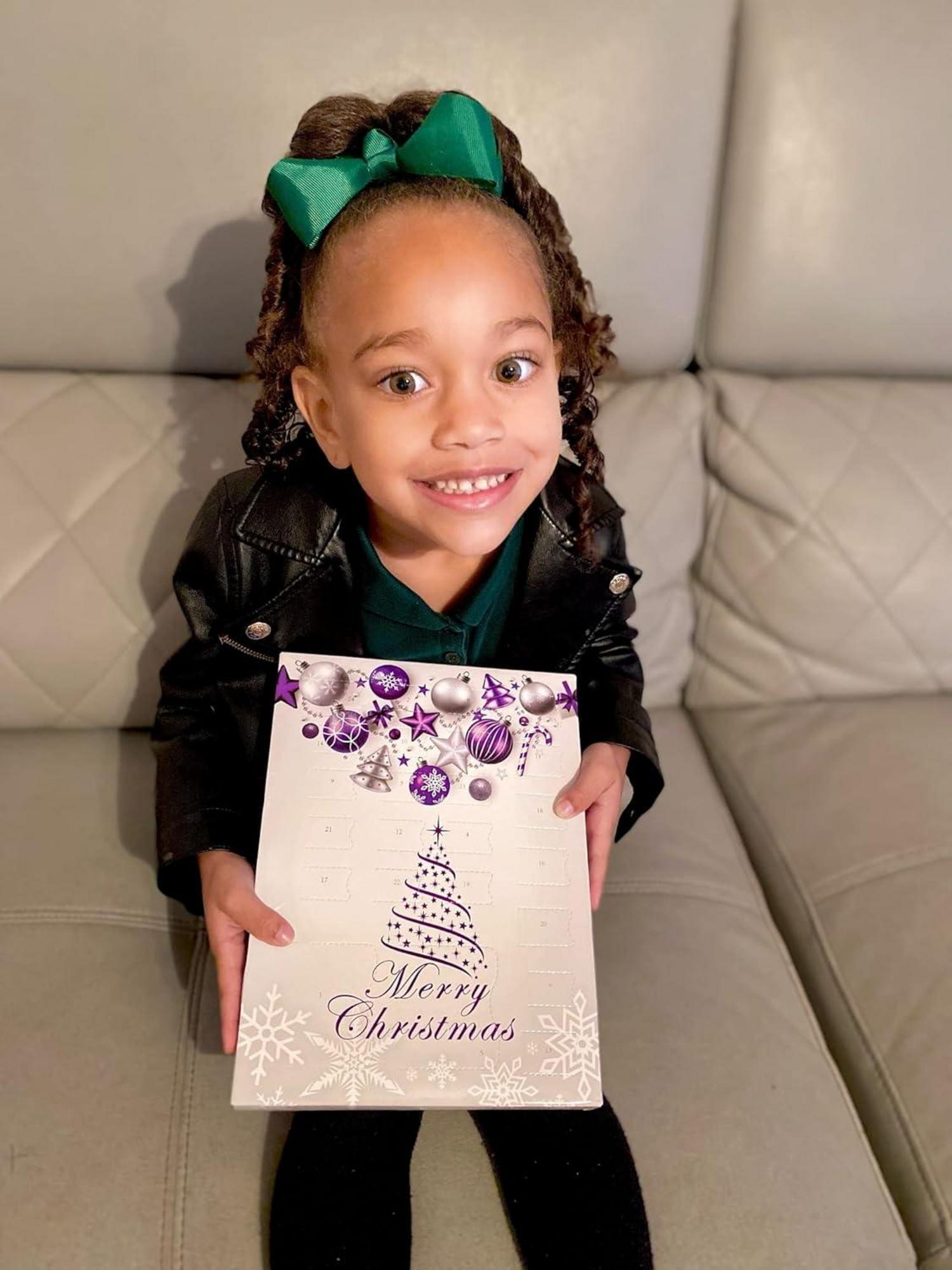 Adventskalender 2024 Lila Schmuck DIY Mädchen Herz Perlen Set
