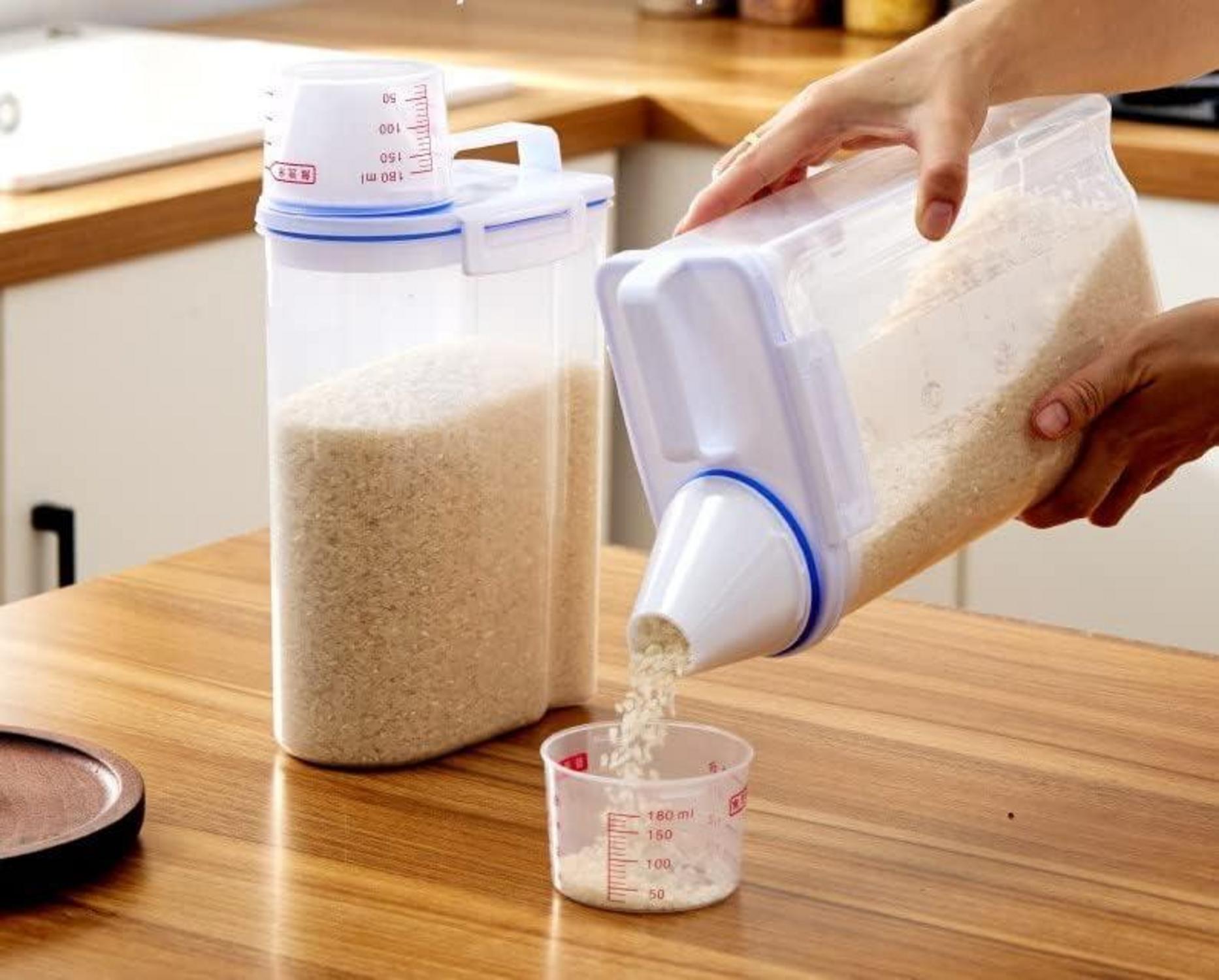 Transparente Vorratsdosen für Haustiere mit Messbecher