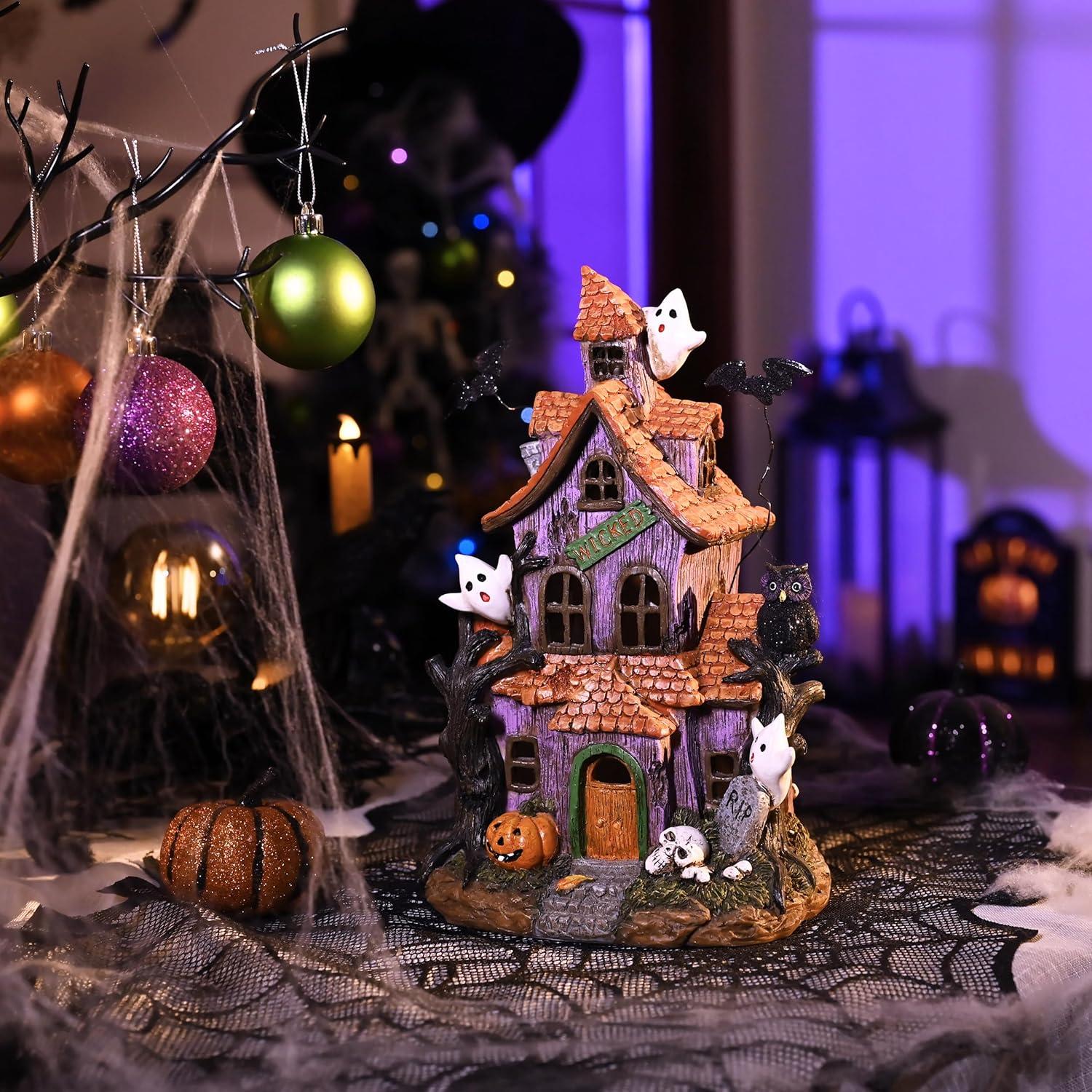 Halloween Dekoration mit farbwechselnden Lichtern und Figuren aus