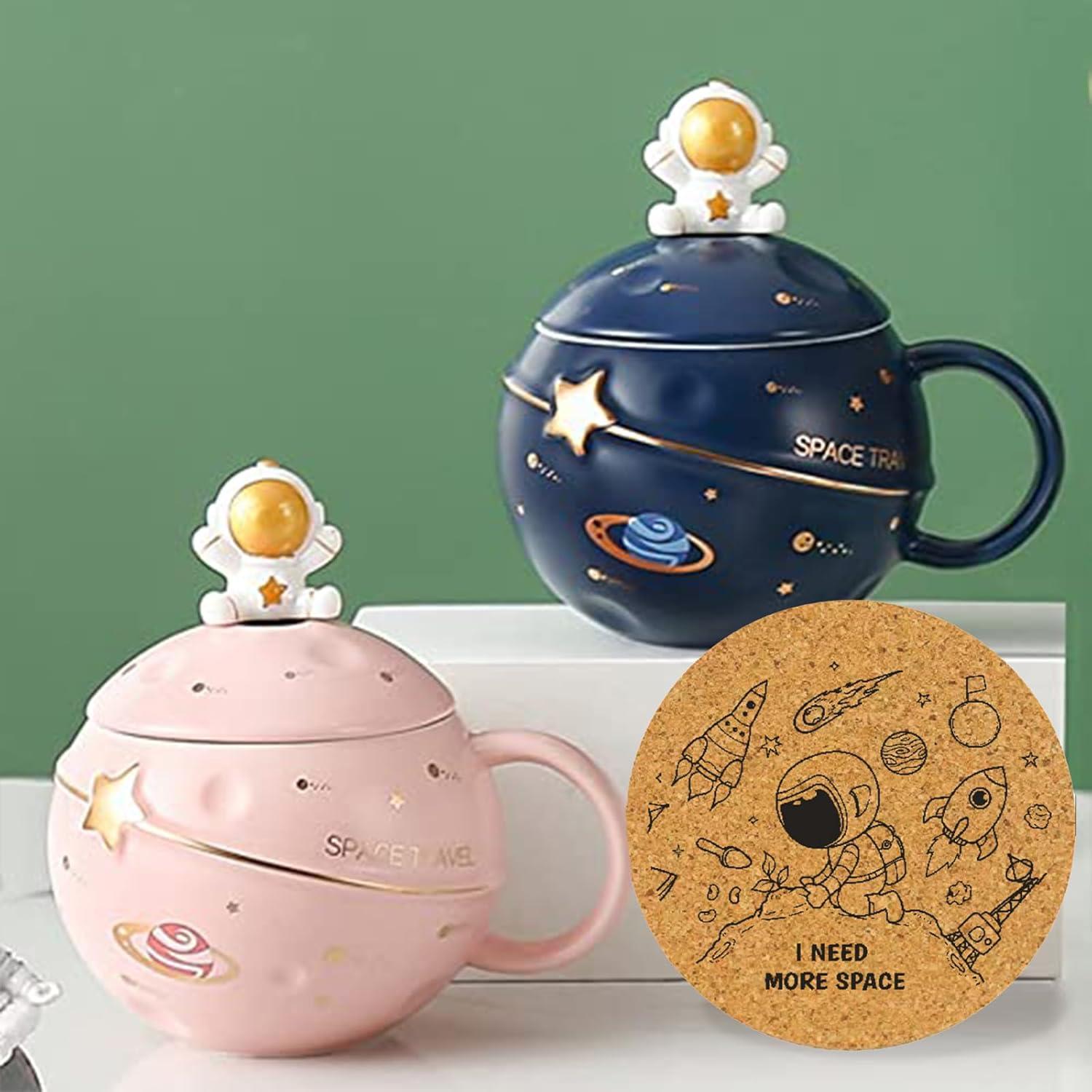 Kawaii Astronaut Tasse mit Weltraum Prägung und Deckel Rosa