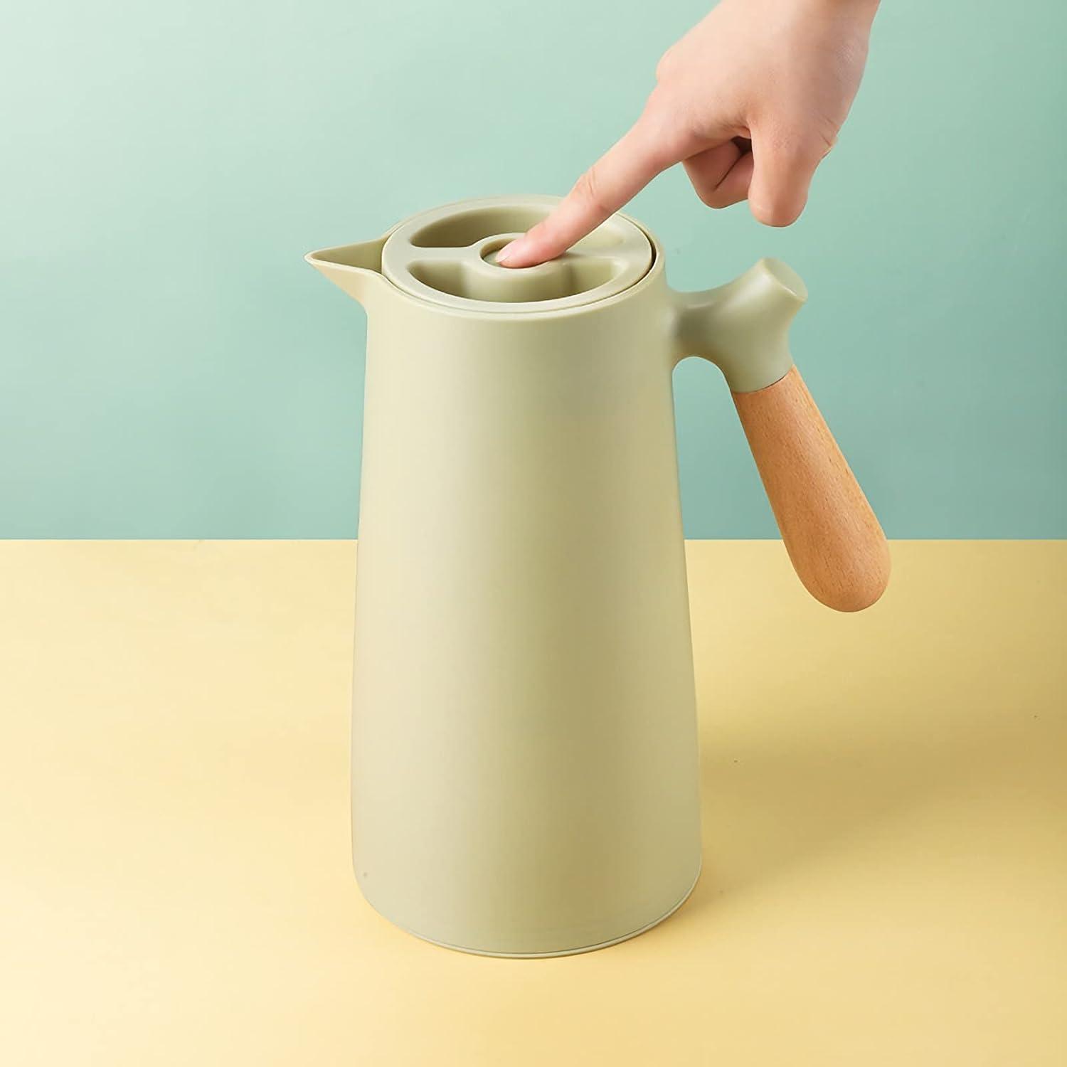 Isolierkanne 1l mit Quick-Tip-Verschluss, Holzgriff, Glaseinsatz - Hellgrün