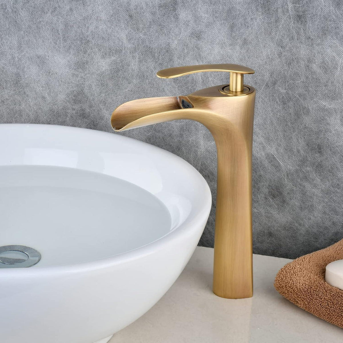 Vintage Wasserfall-Waschtischarmatur Antik Messing Monoblock