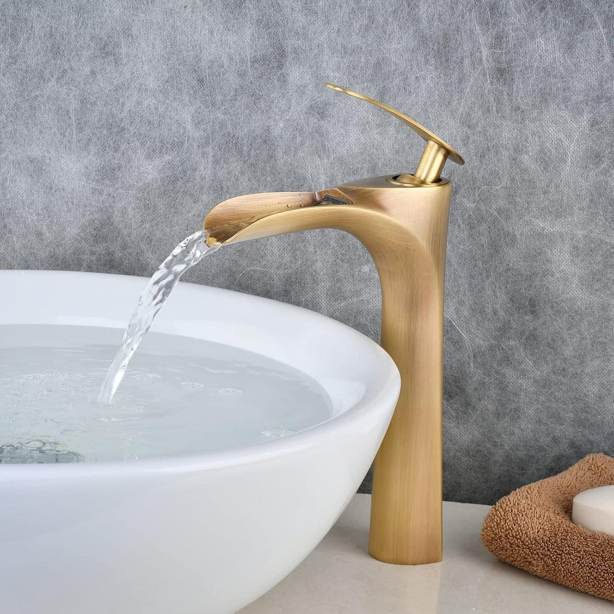 Vintage Wasserfall-Waschtischarmatur Antik Messing Monoblock