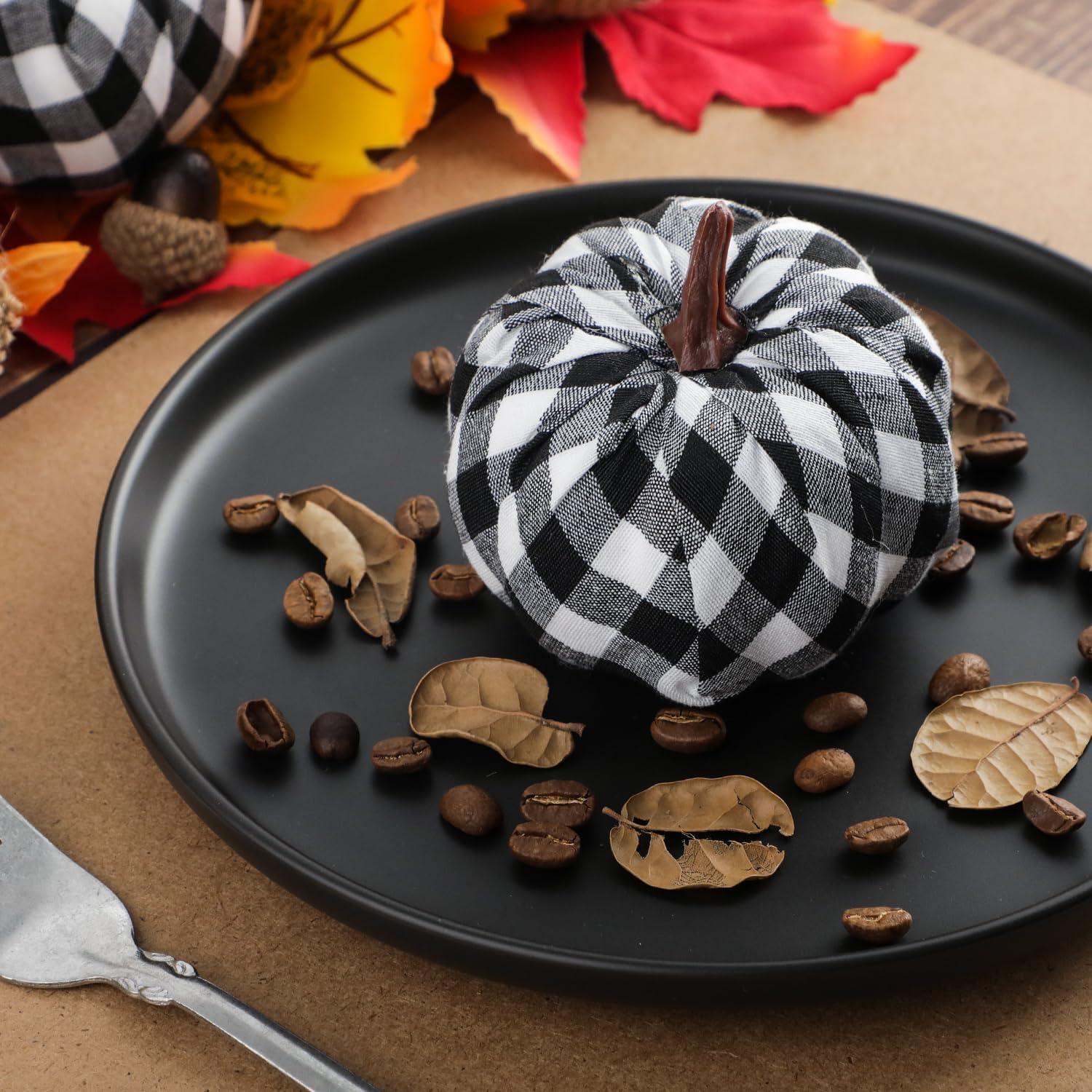 12 Stück Halloween Herbst Deko Kürbisse Schwarz WeißKarierter Stoff Sackleinen