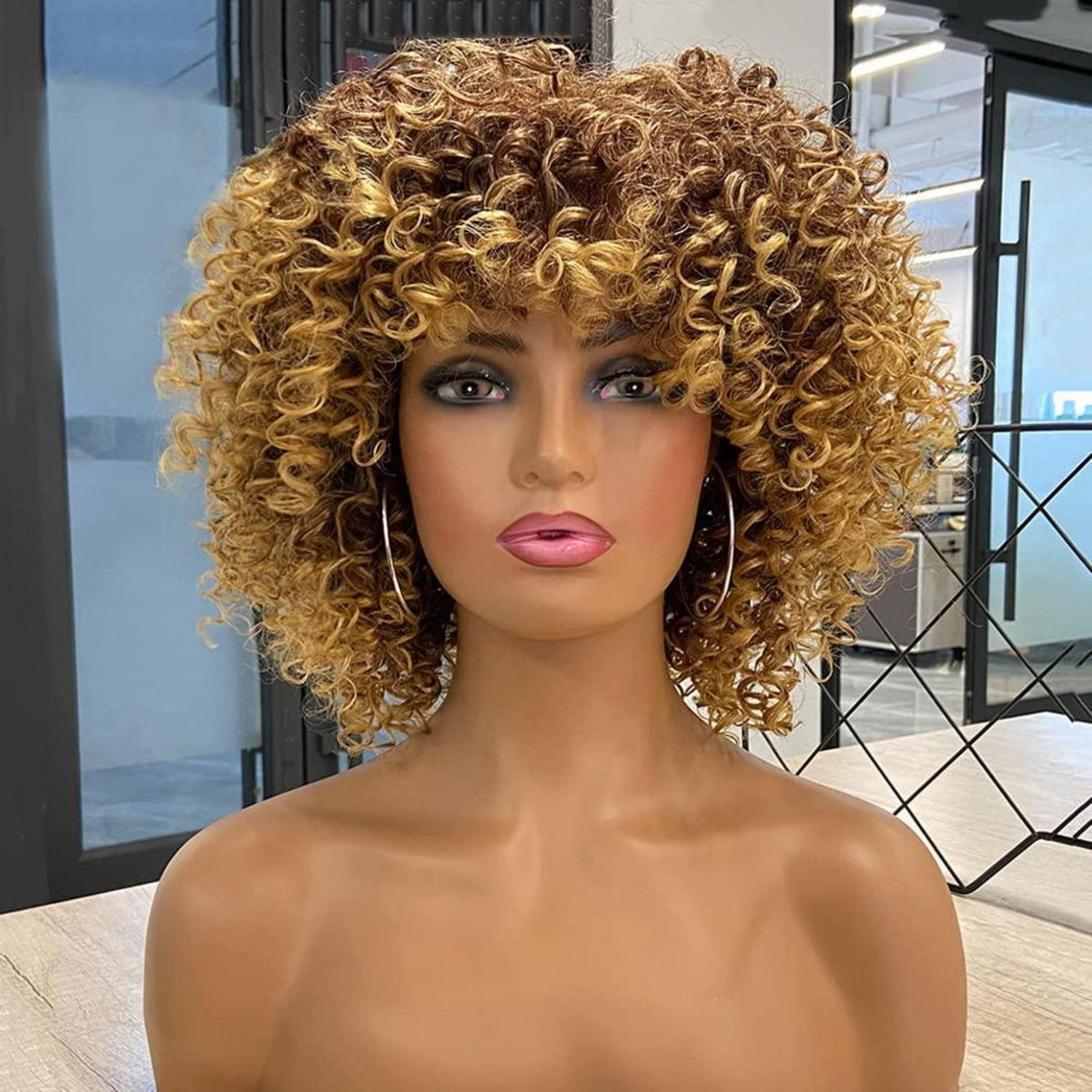 Braune Lockige Afro Perücke mit Pony – Synthetisch & Natürlich