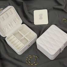 Kleine Reise-Schmuckschatulle aus gestepptem