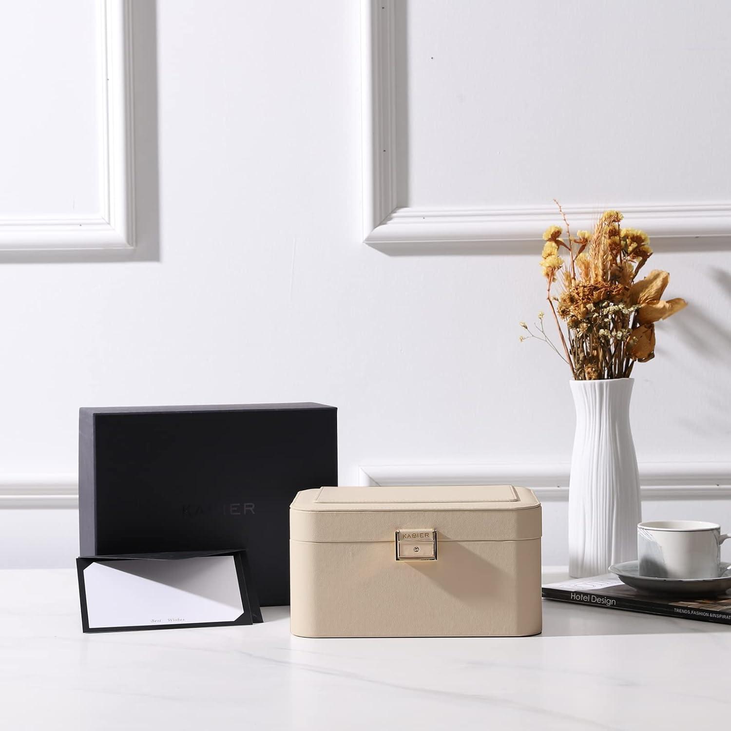 Großes Schmuckkästchen mit Spiegel und Schloss für Damen Beige