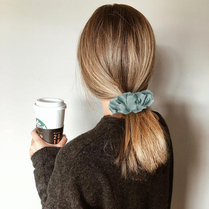 Lolalet Seide Scrunchies Haargummis 6 Stück, Satin Haargummi Damen Mädchen 6 Farben - Braun Flieder Grün Weiß Schwarz