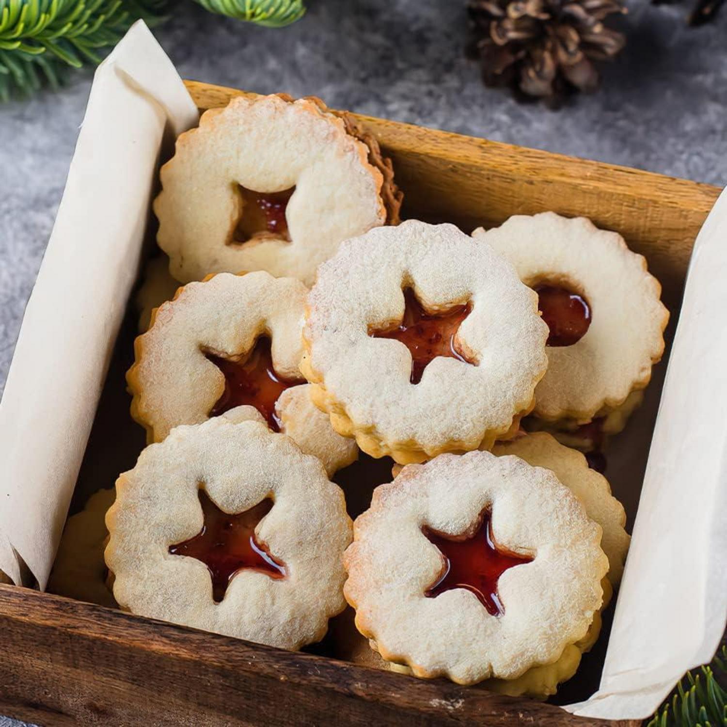 Linzer Plätzchenausstecher Set Weihnachten 9 Stück Keksausstecher 4,5 cm