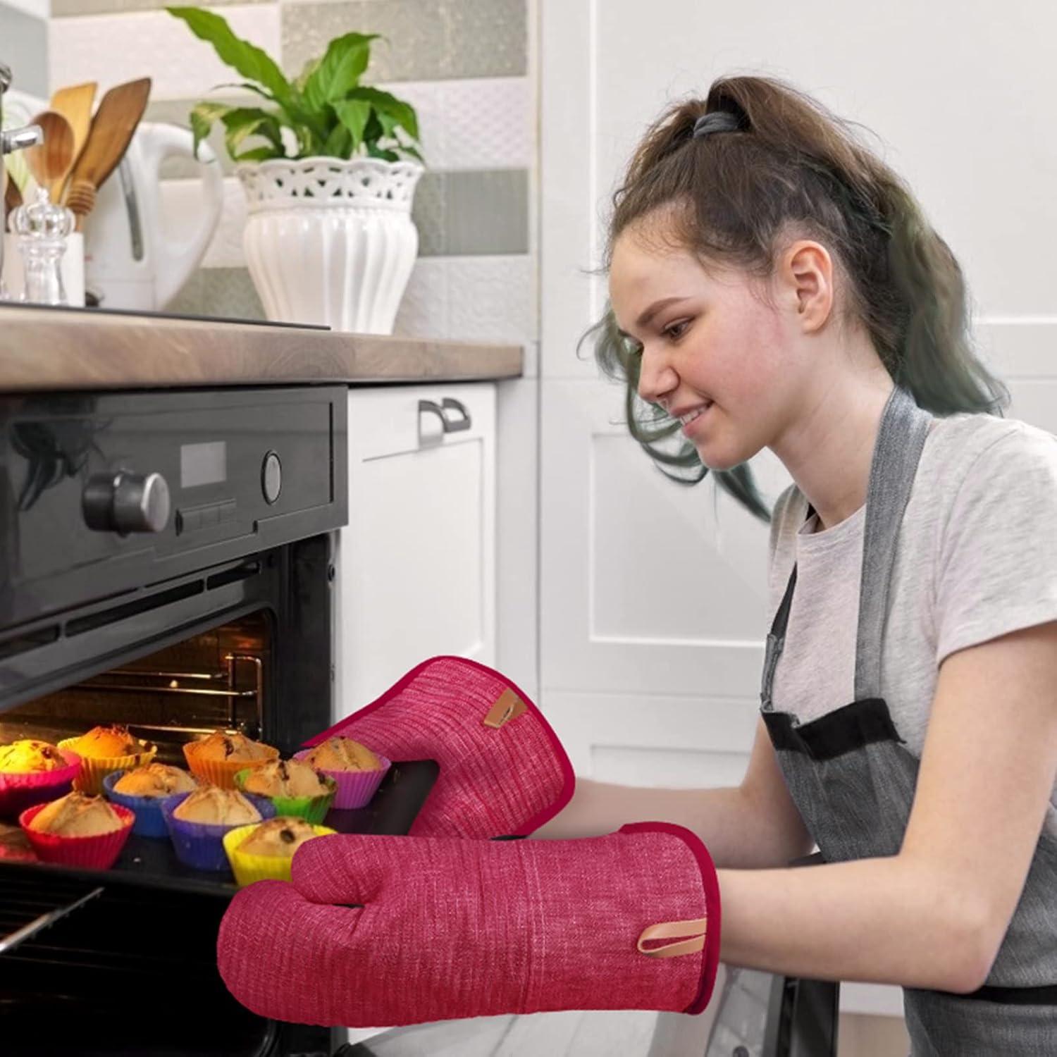 Topflappen und Ofenhandschuhe Set hitzebeständig in Rot - 4er Set