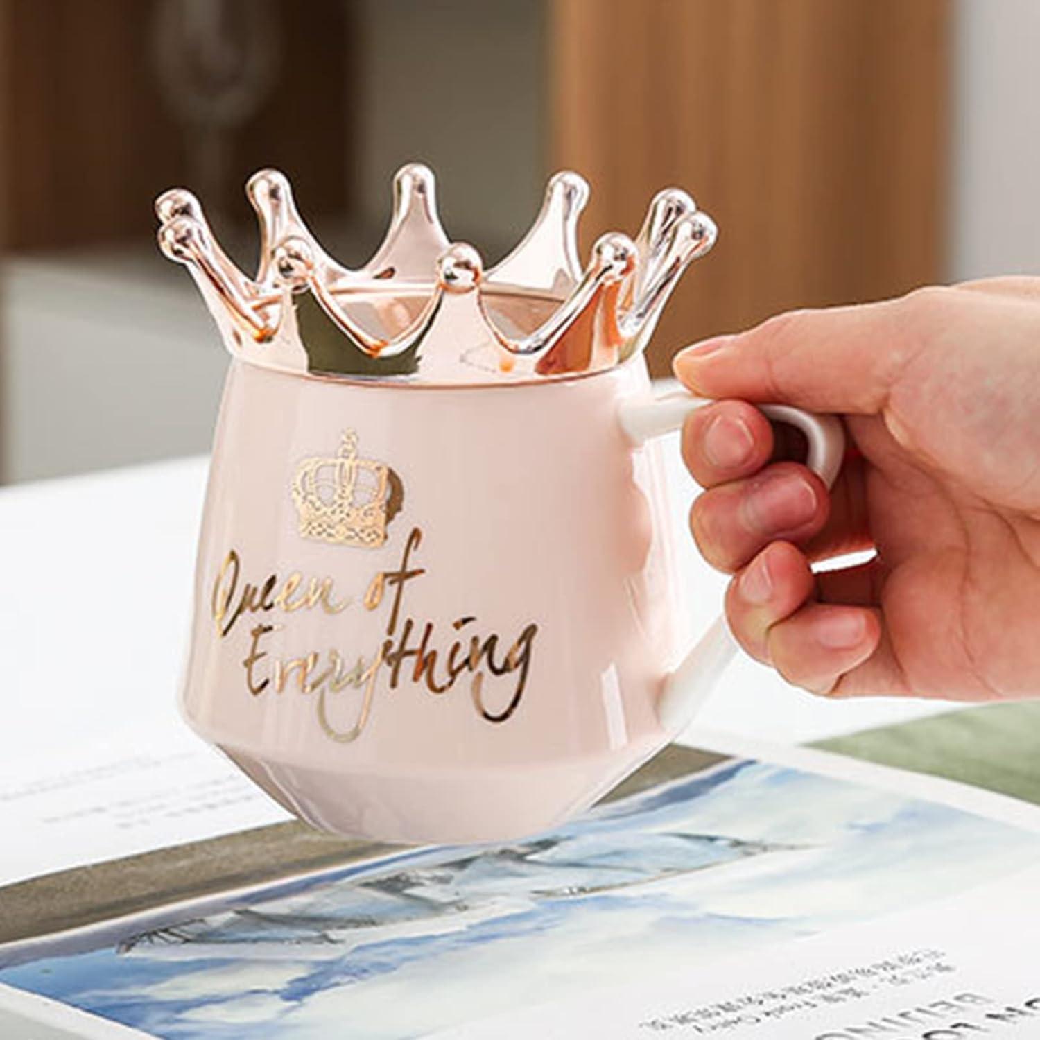 Arawat Queen of Everything Tasse mit Deckel rosa 400 ml Keramik Geschenk für Frauen&Männer