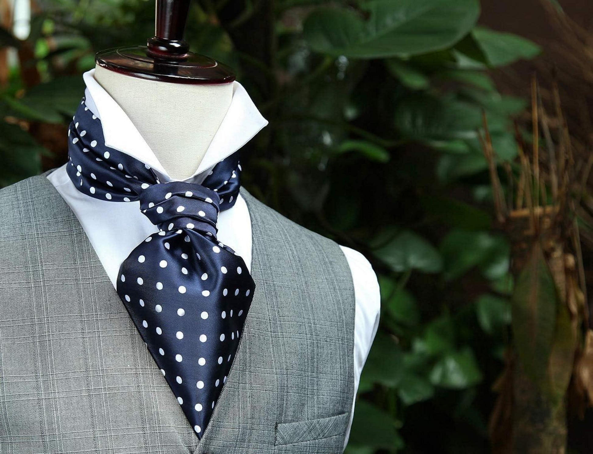 Eleganter Gepunkteter Krawattenschal für Herren Hochzeit Business