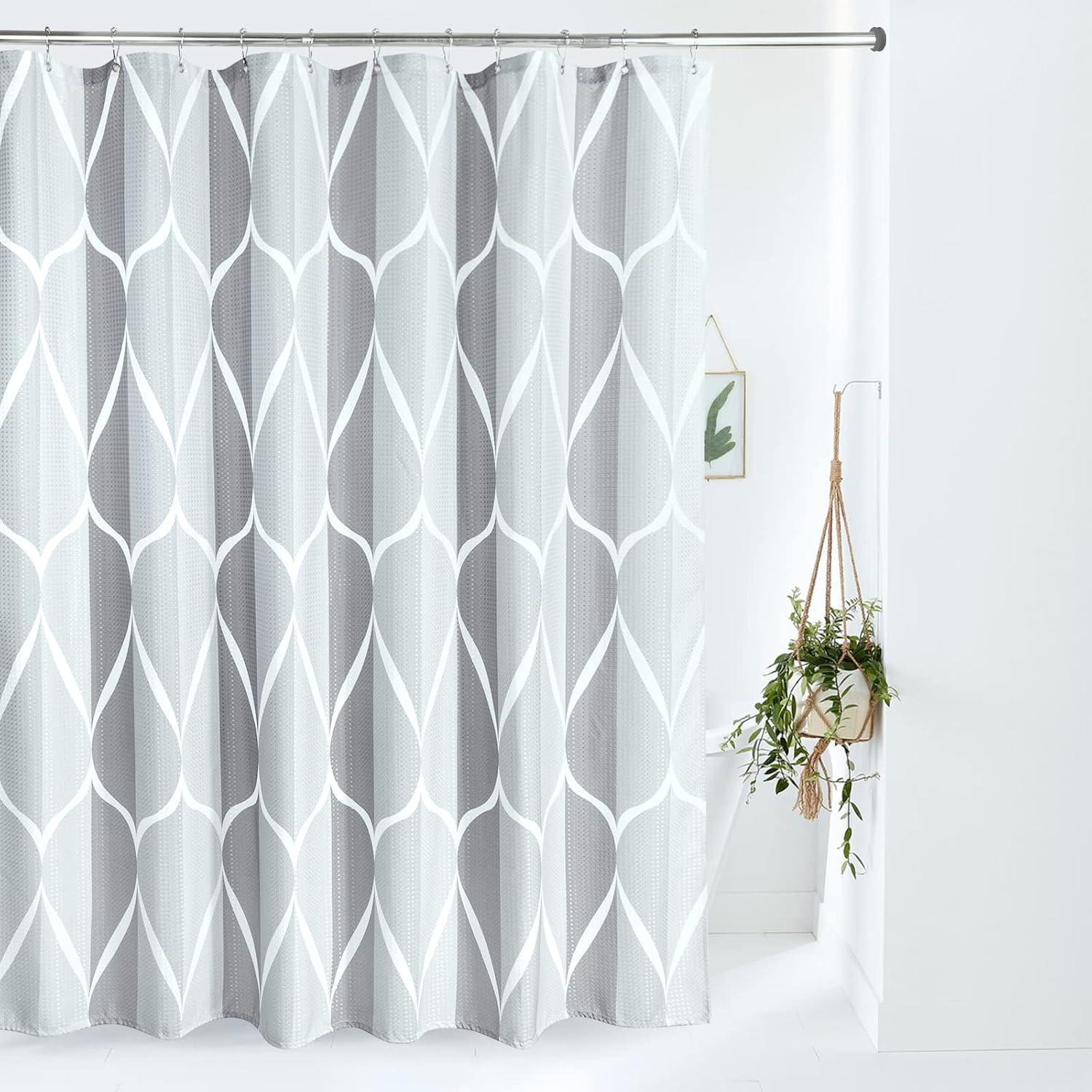 Geometrischer Stoff Duschvorhang mit Metallringen - Wasserdicht