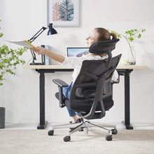 Ergonomischer Bürostuhl mit 4D Armlehnen und