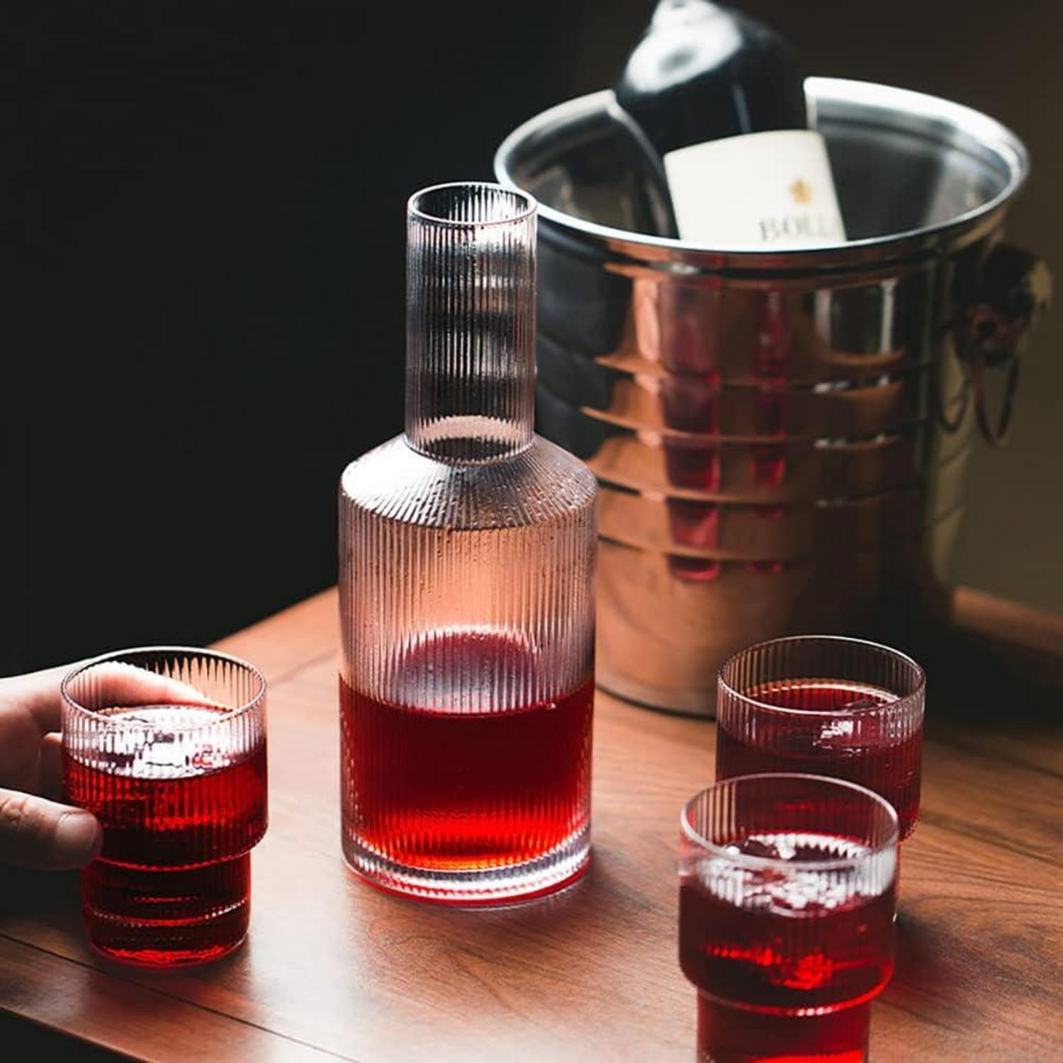 Glas-Nachttisch-Wasserkaraffe Set mit Glaskaraffe, 765ml, geripptes