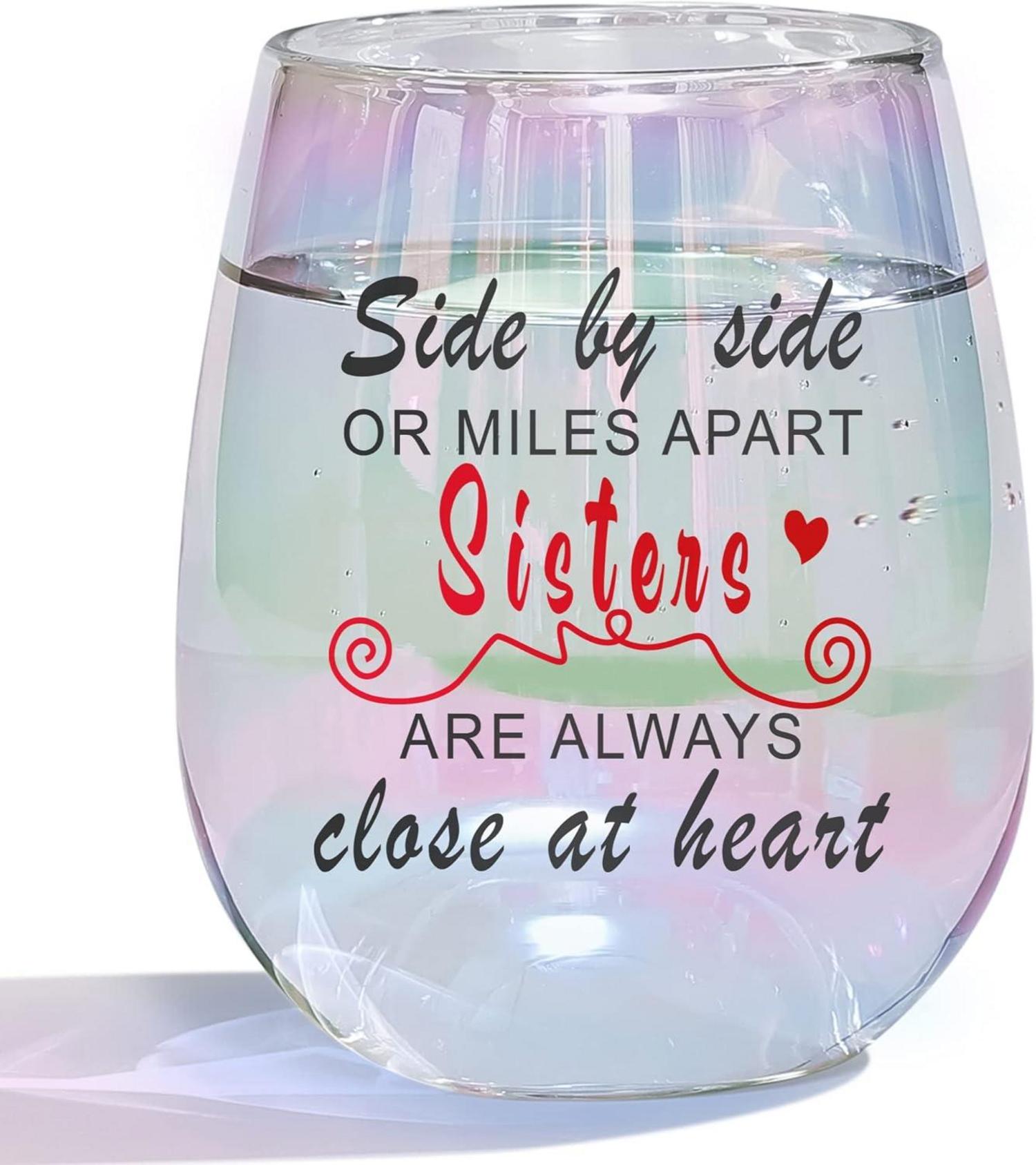 Schwester Geschenk Weinglas Regenbogen Herz 450ML - Side by Side