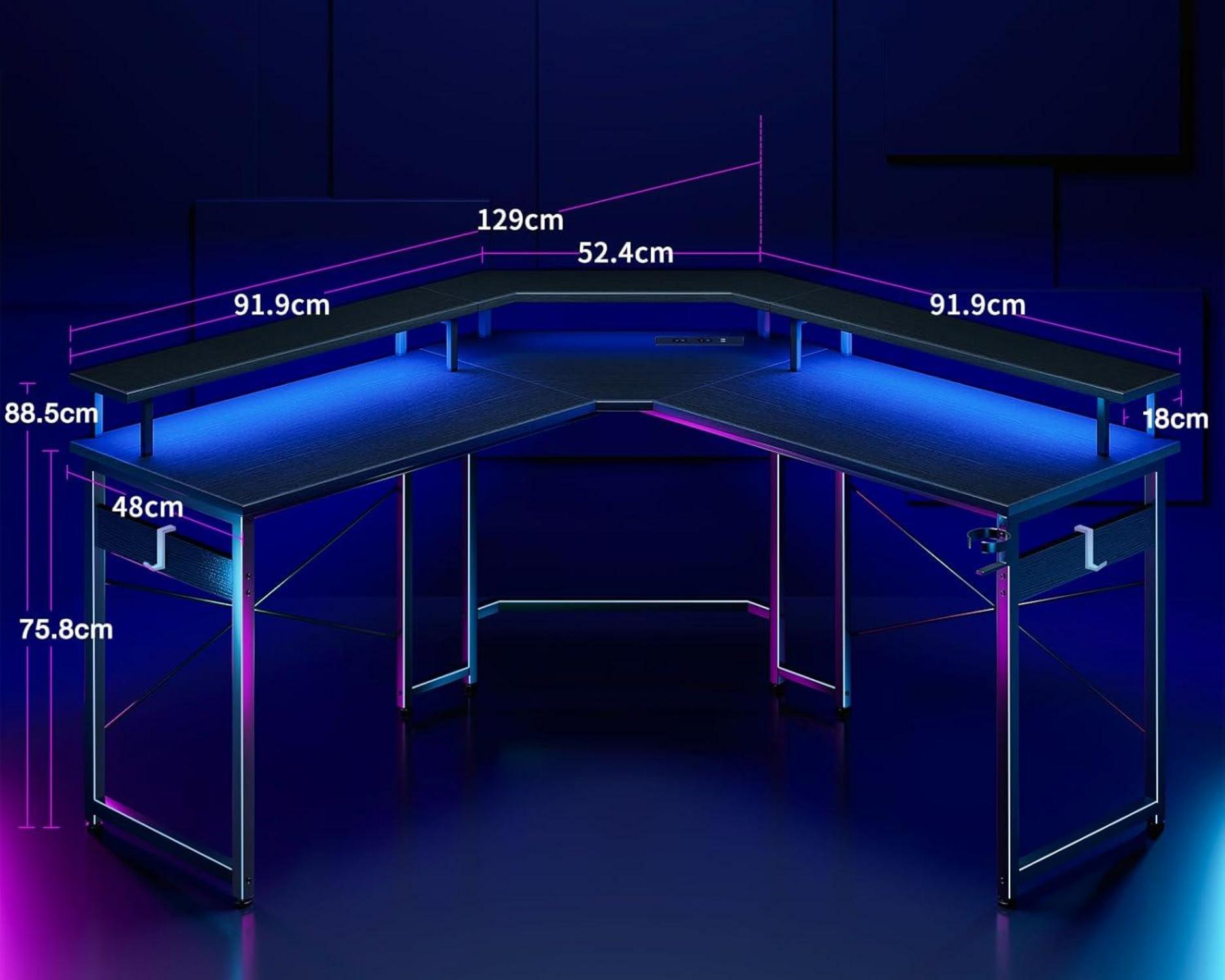 Gaming Schreibtisch mit LED, 2 Steckdosen, 2 USB, Monitorablage