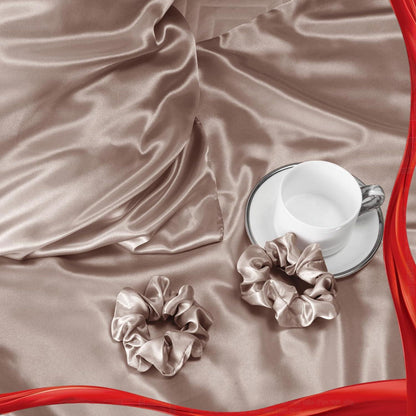 2er Set Satin Kissenbezug 50x80 Braun mit Haargummis - Pflege für Haar
