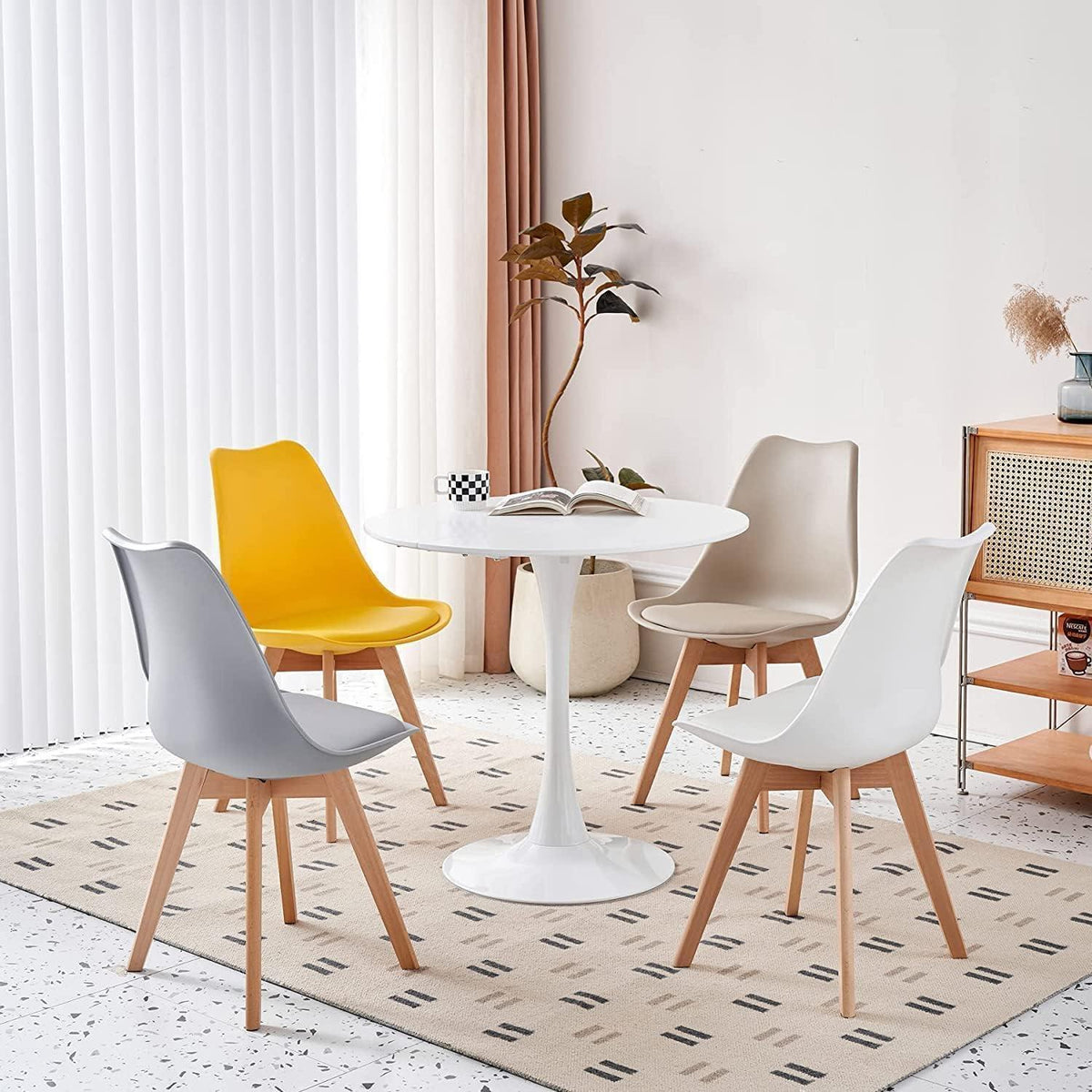 Runder Esstisch weiß mit 4 gelben Esszimmerstühlen – Modernes Esszimmer Set