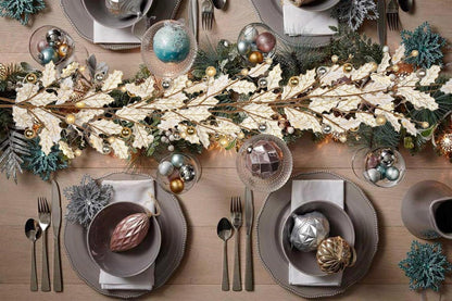 Winterliche Kunstpflanze Weihnachtsgirlande mit Weihnachtsbaumkugeln