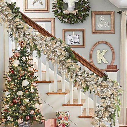 Winterliche Weihnachtsgirlande mit Christbaumkugeln und Glitzer 180cm