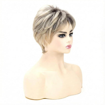 Ombre Blonde Pixie Perücke mit Pony – Kurz, flauschig & natürlich