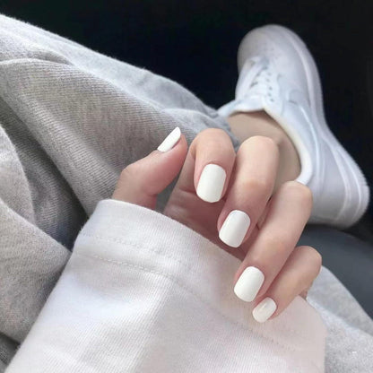 24 Stück Weiße Eckige Kunstnägel Zum Aufkleben Kurz Glossy French