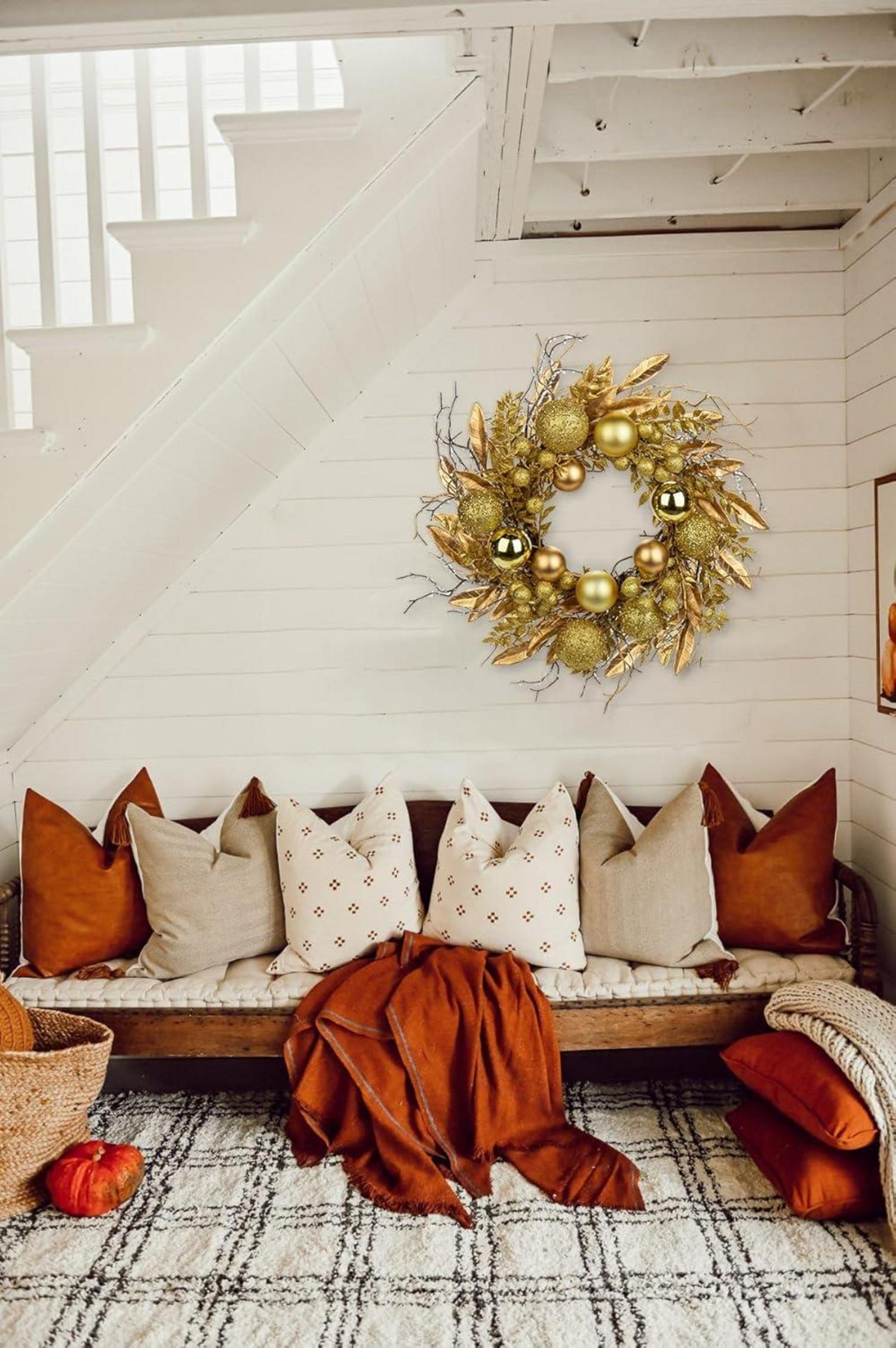 Weihnachtskranz Goldener Adventskranz mit Weihnachtskugeln und