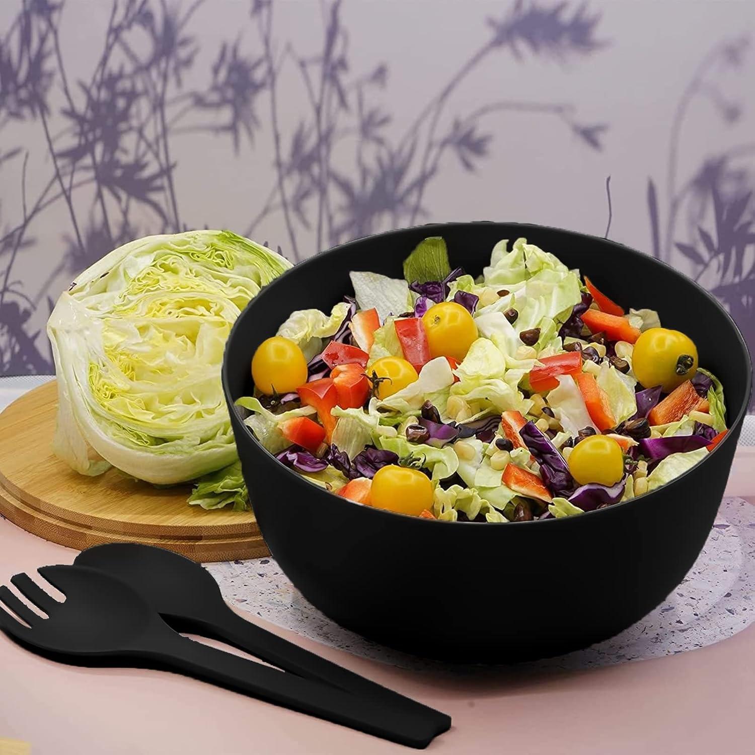 Salatschüssel mit Servierbesteck, Schneidebrett, Deckel